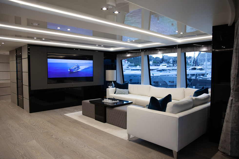 Sunseeker SONISHI yacht charter